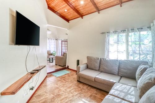 Casa Amarilla